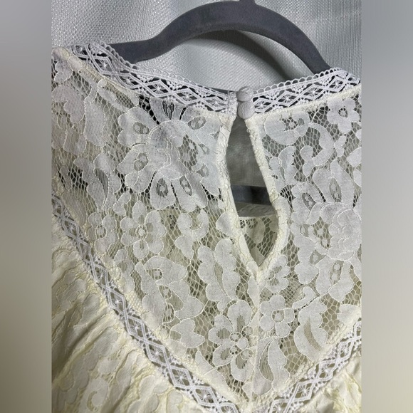 Torrid Lace Ruffle Detail Pale Yellow Blouse 4X - Picture 12 of 14